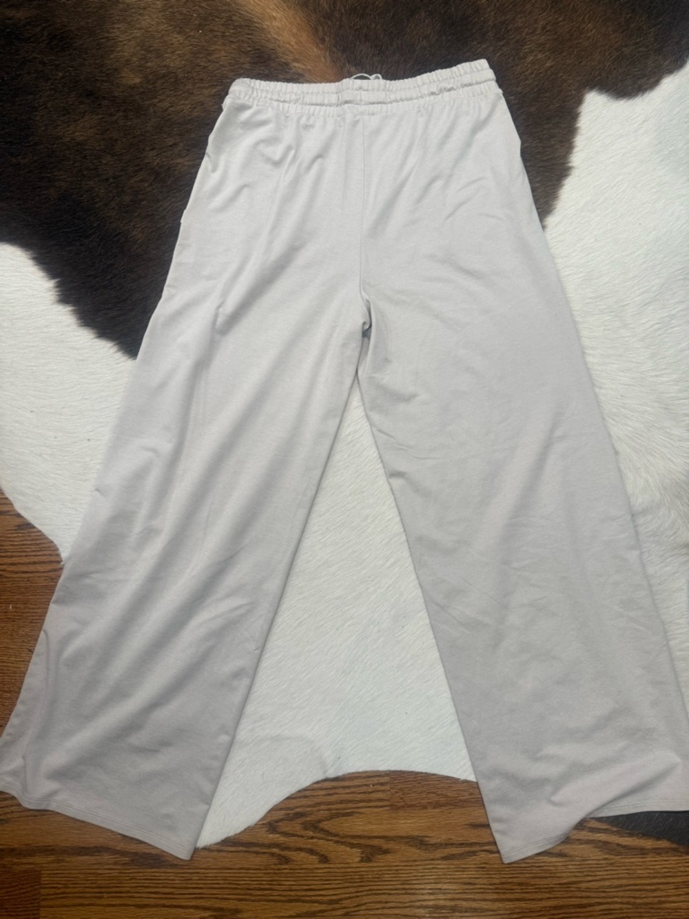 Vuori Off White Wide-Leg Track Pants - Picture 3 of 3